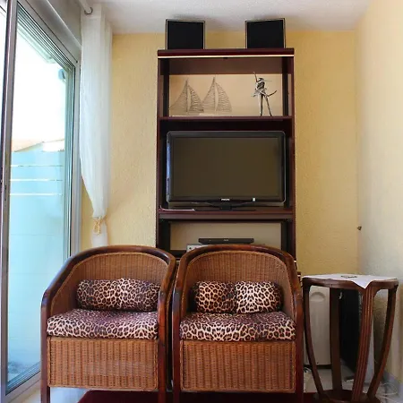 T2 Climatise En Rez-de-jardin Avec Piscine, Parking, Et Terrase. A 450m, Wifi Gratuit. - Fr-1-607-52 公寓 *