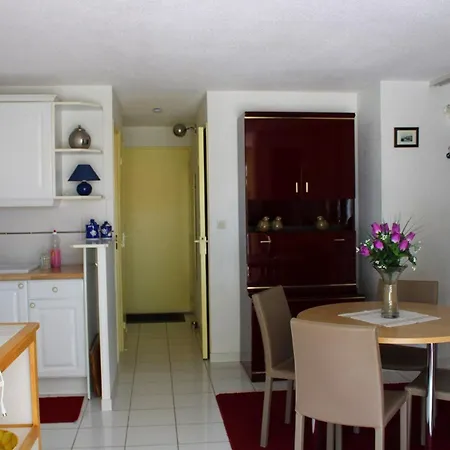 T2 Climatise Avec Piscine Et Parking Au Cap D'agde - Fr-1-607-52 Agde
