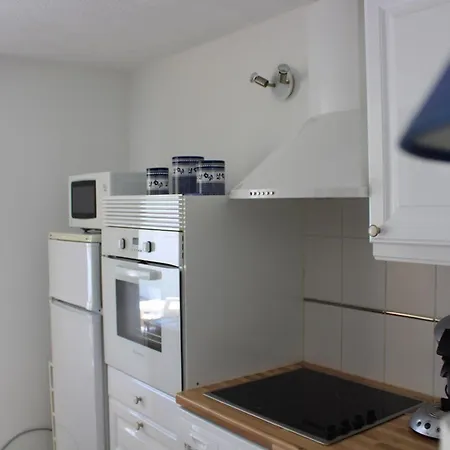 T2 Climatise En Rez-de-jardin Avec Piscine, Parking, Et Terrase. A 450m, Wifi Gratuit. - Fr-1-607-52 *