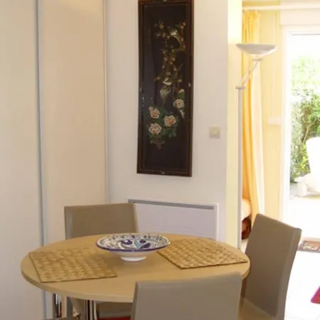 T2 Climatise En Rez-de-jardin Avec Piscine, Parking, Et Terrase. A 450m, Wifi Gratuit. - Fr-1-607-52 Apartamento *