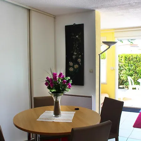 T2 Climatise Avec Piscine Et Parking Au Cap D'agde - Fr-1-607-52 Apartman